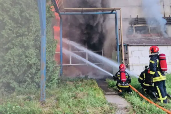 Пожежа на львівському заводі: двоє постраждалих