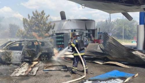 Ворог атакував громаду Дніпропетровщини: три особи загинули, шестеро отримали поранення, пошкоджено автозаправну&hellip;