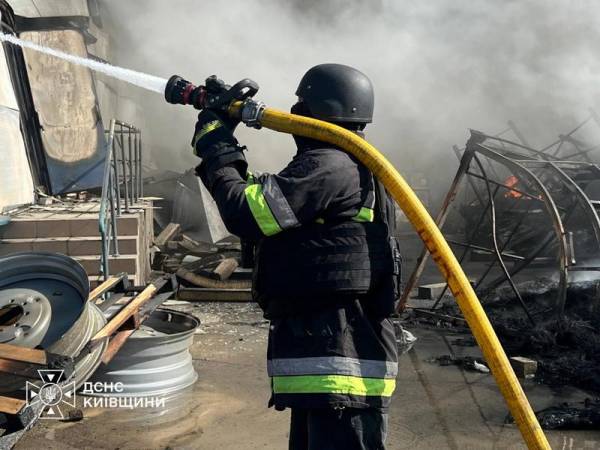Вибух на військовому складі: тривала детонація, кадри руйнувань
