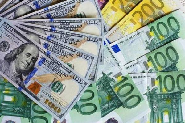 Курс долара та євро 10 серпня: скільки коштуватимуть валюти
