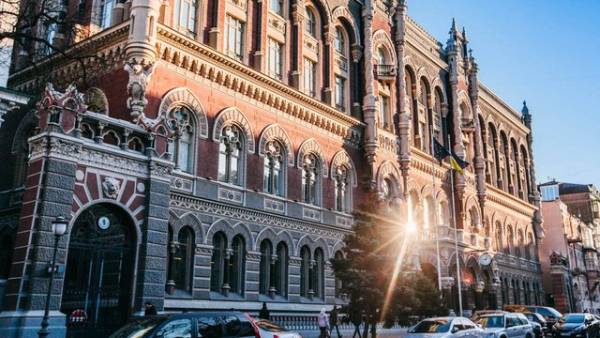 НБУ пом’якшив валютні правила для громадян