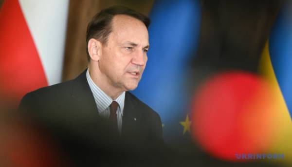 Сікорський: Росія сіє розбрат між українцями та поляками через дезінформацію