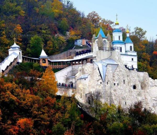 Невідомі напали на Святогірську лавру: загинув чернець, двоє поранених
