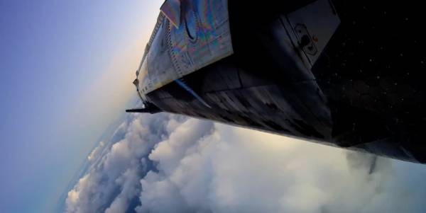 Starship успішно завершив перший орбітальний політ
