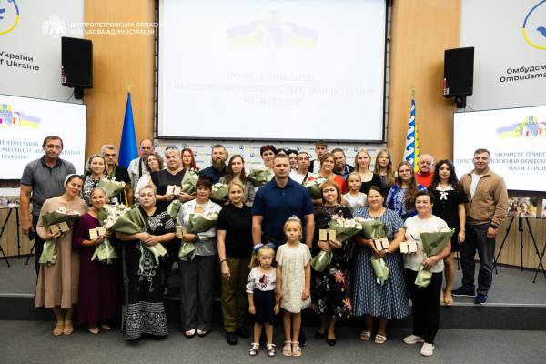 14 жінок Дніпропетровщини відзначено званням «Мати-героїня»