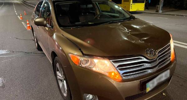 Toyota збила пішохода у Шевченківському районі Києва: чоловіка госпіталізували