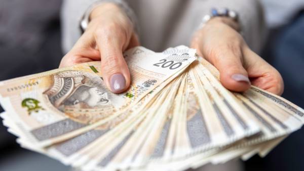 Мінімальну зарплату у Польщі зростуть до 4242 злотих у 2027 році
