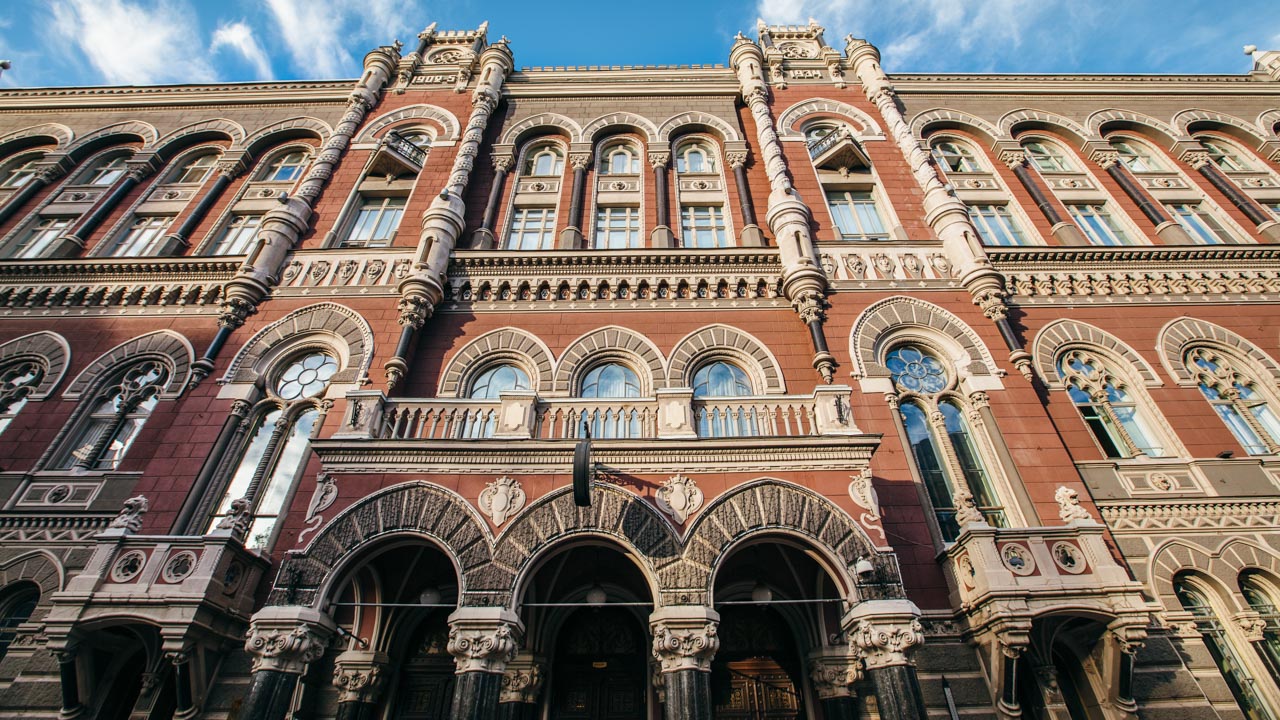 Національний банк у серпні 2026 року застосував заходи впливу до одного банку та чотирьох небанківських фінансових установ за порушення вимог законодавства у сфері фінансового моніторингу.