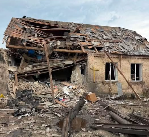 Вчительку тяжко поранено, будинок зруйновано під час атаки на Жуляни