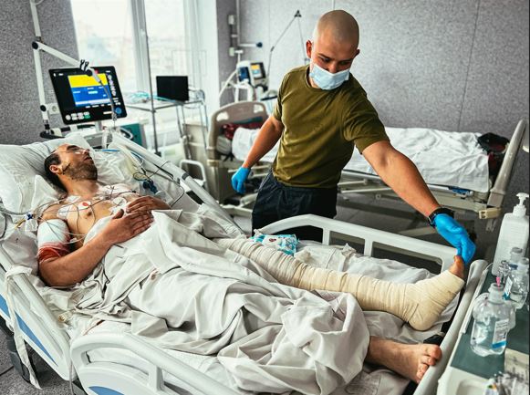Харківські лікарі врятували бійця після 8-годинної операції