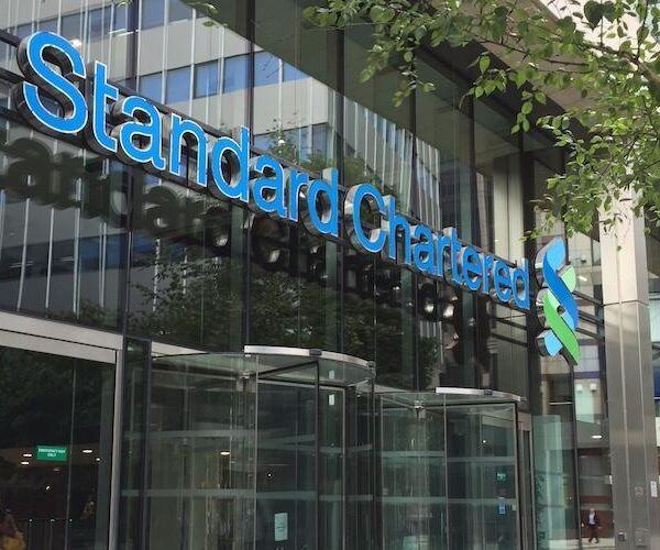 Standard Chartered відтепер торгує Bitcoin та Ether у Дубаї