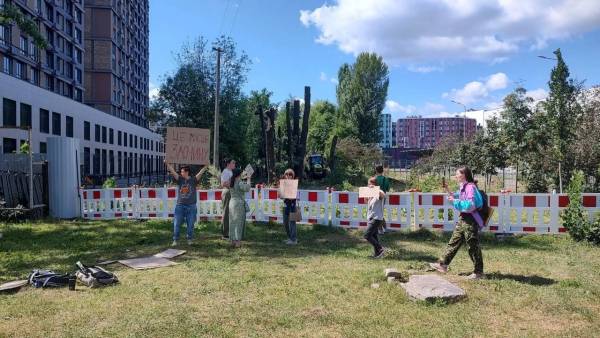 На Теремках збудують резервну тепломережу попри протести мешканців