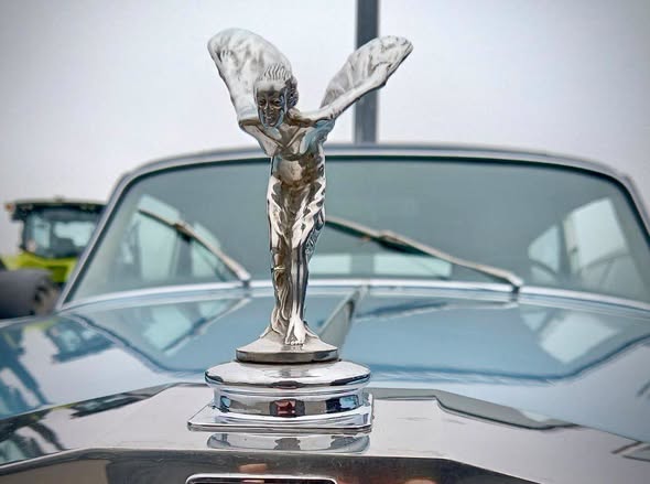 Власника Rolls-Royce підозрюють у контрабанді через фальшивий сертифікат