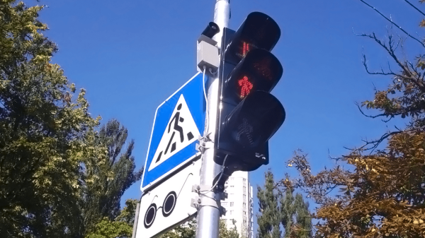 Київ запроваджує «Усім червоний» на світлофорах під час хвилини мовчання