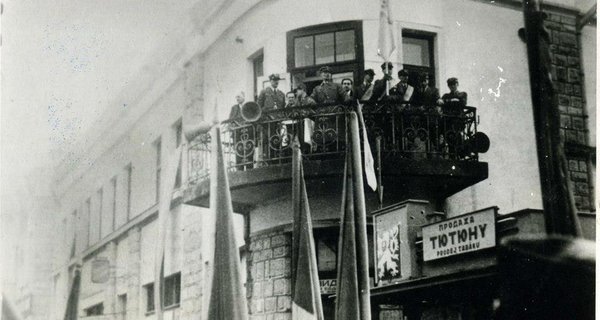 "Нарід вітав своє військо"13
