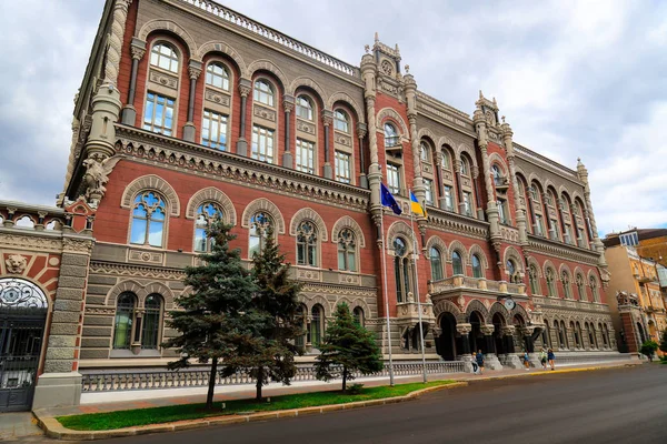 НБУ скоротив валютні резерви на 5% через потенційне зменшення міжнародної допомоги