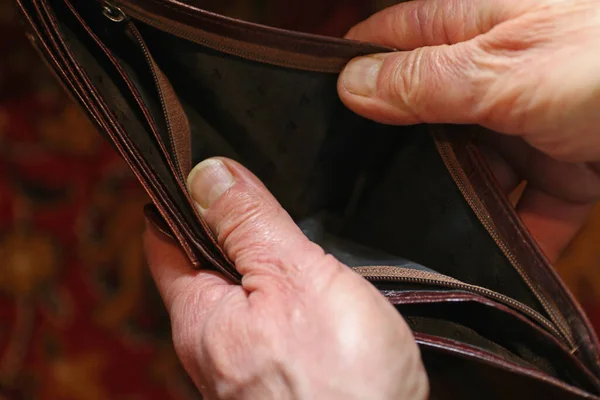 Майже 12 мільйонів українців можуть жити за межею бідності