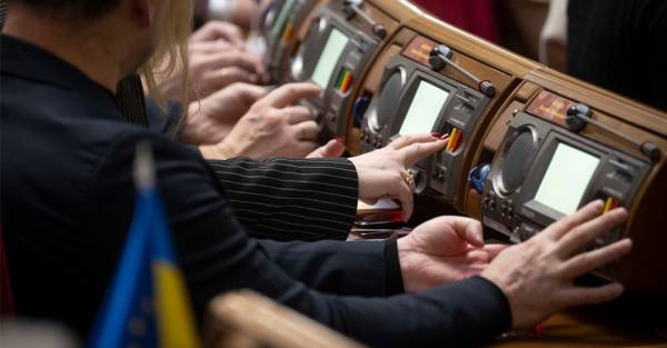 Чесно” виявив нардепів з найвищими зарплатами