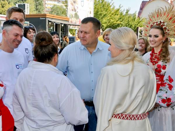 Дітям тут цікаво, тож ми можемо святкувати всією сім’єю. У Дніпрі до Дня міста у парках і скверах проходять насичені родинні свята - 12.09.2026