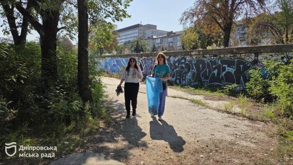 «Для нас це майже свято: зустрітися з друзями, поприбирати і побачити, наскільки після нас стає чистіше»: дніпрянин про участь у толоці до Всесвітнього дня прибирання - 19.09.2026