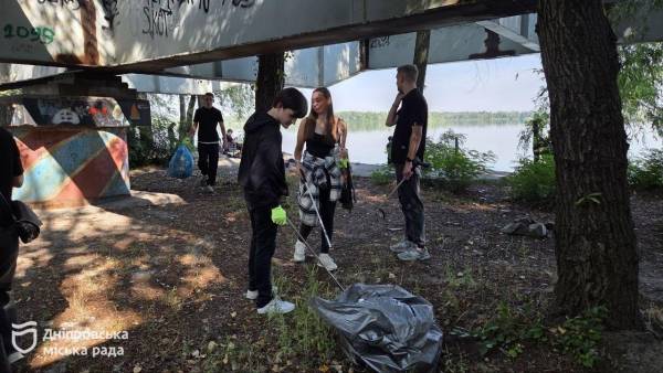 «Для нас це майже свято: зустрітися з друзями, поприбирати і побачити, наскільки після нас стає чистіше»: дніпрянин про участь у толоці до Всесвітнього дня прибирання - 19.09.2026