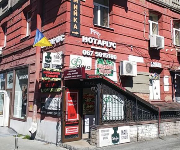 Київ звільнив вулиці від 1800 незаконних вивісок
