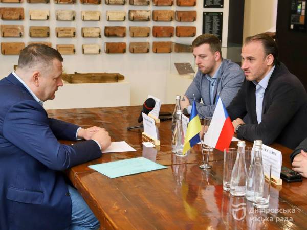 Борис Філатов та Лубош Весели обговорюють допомогу Дніпру