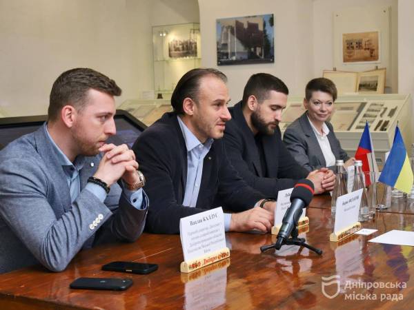 Посол Чехії зустрівся з Філатовим: Дніпру обіцяють допомогу в підготовці до зими