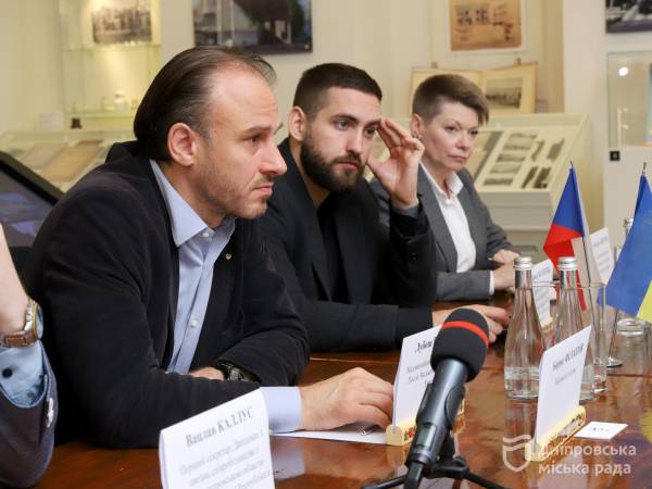Переговори щодо підтримки Дніпра