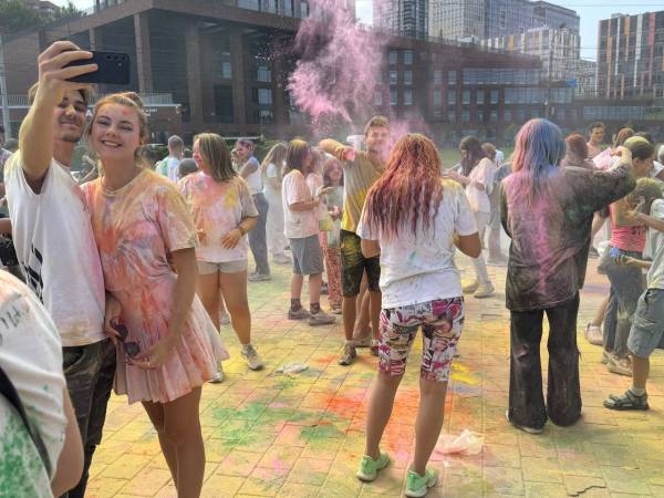 Дніпро відзначив День міста фестивалем Kolir Fest, «Тарілкою щастя» та лицарським турніром