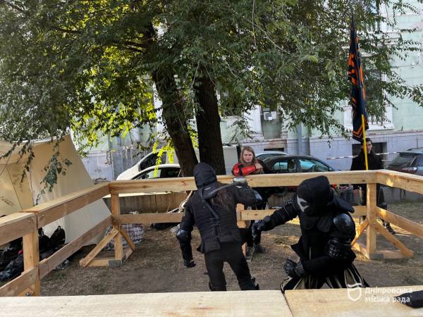 Мечі, обладунки та стрільба з лука: у Дніпрі відзначили День міста історичною реконструкцією - 12.09.2026