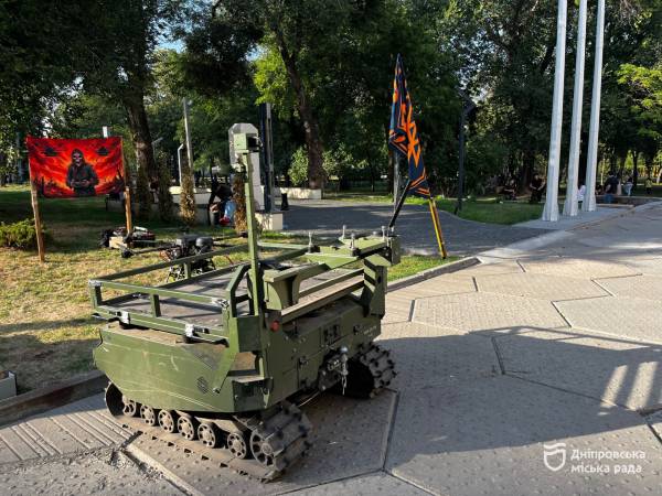 Мечі, обладунки та стрільба з лука: у Дніпрі відзначили День міста історичною реконструкцією - 12.09.2026