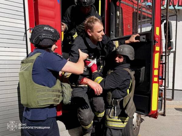 рф вкотре цинічно вдарила по Нікополю, а повторним ударом — по рятувальниках - 8.09.2026