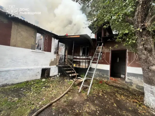 На Львівщині загасили пожежу в житловому будинку