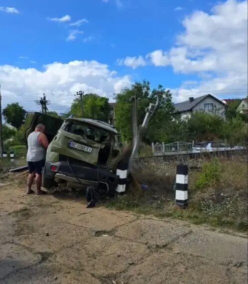 На Львівщині потяг зіткнувся з автомобілем