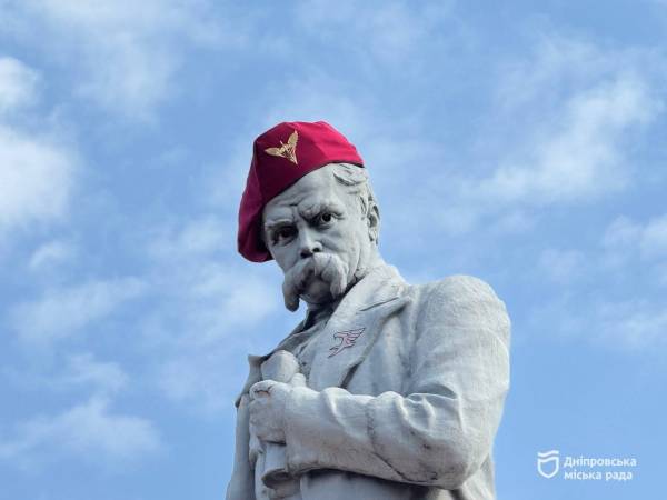 Найбільший маруновий берет для Шевченка та тисячі «Тарілок щастя»: як Дніпро відзначає День міста - 12.09.2026