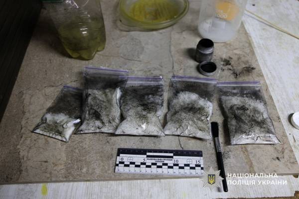 На Дніпропетровщині п’ятьох дилерів метамфетаміну постануть перед судом