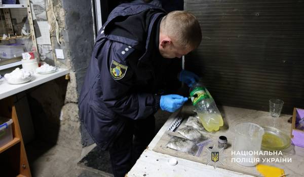 Нарколабораторія на Дніпропетровщині: п’ятьох учасників угруповання судитимуть за виготовлення метамфетаміну - 02.09.2026