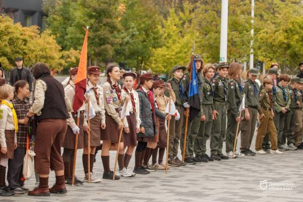 Пластуни Дніпра розпочали рік з ярмарку та співпраці з десантниками