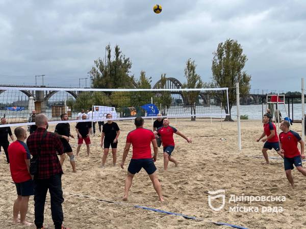Спорт, спілкування і командна підтримка: у Дніпрі завершили сезон ветеранського волейболу - 15.09.2026
