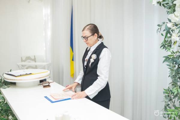 Посадовець центру