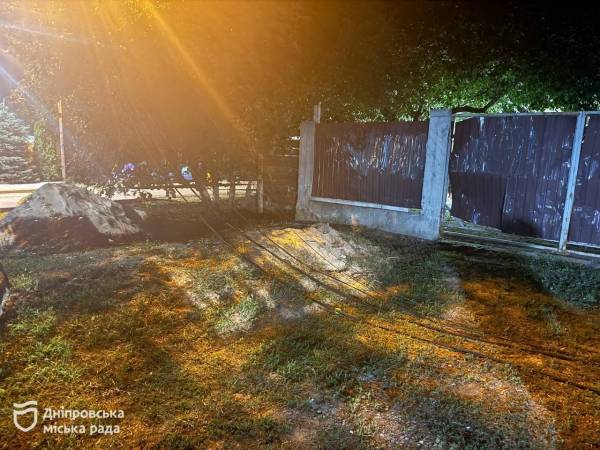 Наслідки удару безпілотника по Дніпру