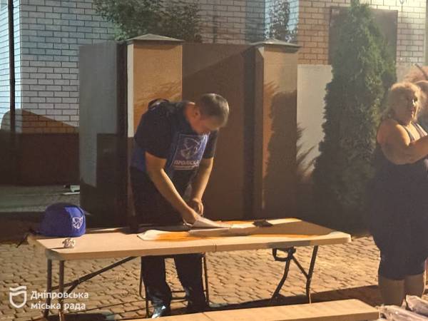 Пошкоджені будинки в Індустріальному районі Дніпра