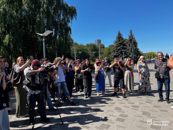У Дніпрі відкрили 21-шу мініскульптуру проєкту «Відчуй Дніпро» — «Дніпровський рибалка» - 10.09.2026