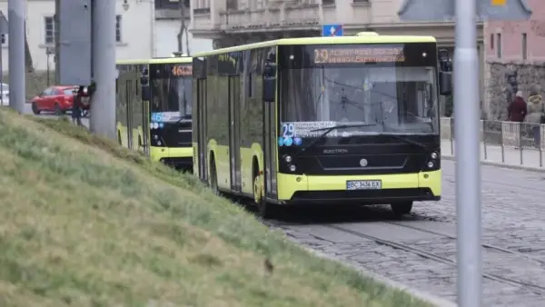 Львівський водій маршрутки поспішав в елітне селище