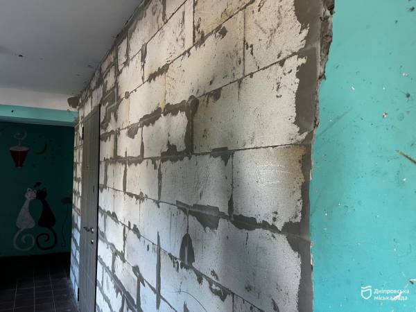 Вікна, покрівля, стіни та нова електромережа. У Дніпрі відновили гуртожиток після ракетного удару у 2025 році - 17.09.2026