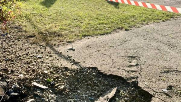 Філатов про наслідки атаки на Дніпро: вирва на шкільному стадіоні