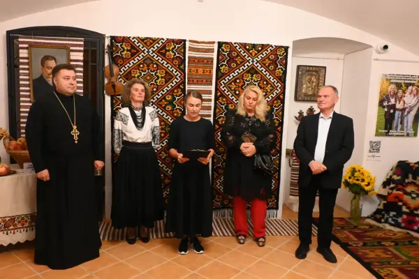 У Палаці Потоцьких експонують виставку «СВОЄрідні»