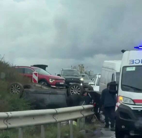 Автомобіль перекинувся поблизу Львова