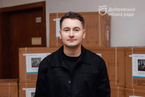 КП «єДніпро» отримало 25 зарядних станцій для забезпечення роботи Єдиної гарячої лінії міста 1530 під час знеструмлень